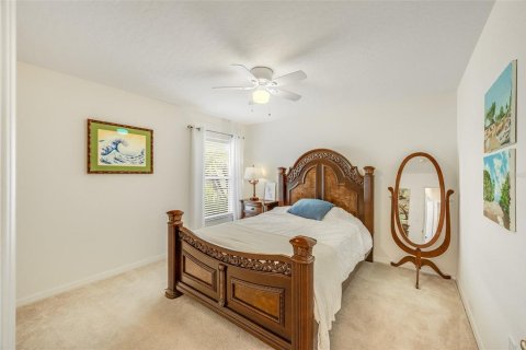 House in Palm Bay, Florida 4 bedrooms, 211.17 sq.m. № 2112453 - photo 30