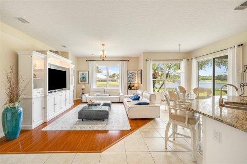 House in Palm Bay, Florida 4 bedrooms, 211.17 sq.m. № 2112453 - photo 20