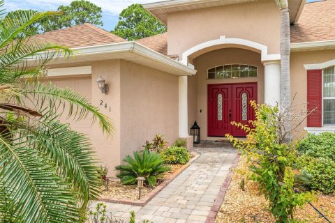 House in Palm Bay, Florida 4 bedrooms, 211.17 sq.m. № 2112453 - photo 4