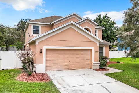 House in Clermont, Florida 5 bedrooms, 255.67 sq.m. № 2199622 - photo 2
