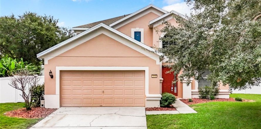 House in Clermont, Florida 5 bedrooms, 255.67 sq.m. № 2199622