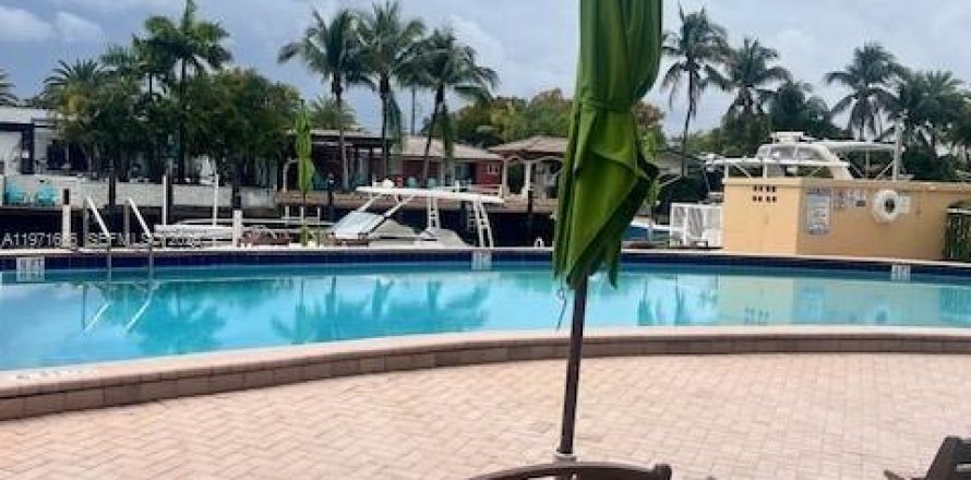 Кондоминиум с 1 спальней в Норт-Майами, Флорида № 2055894