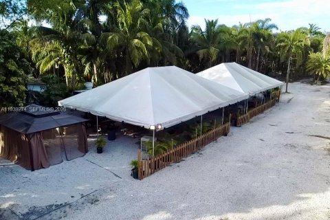 Коммерческая недвижимость в Дейви, Флорида № 1996857