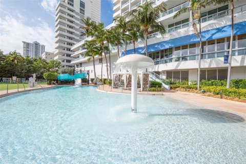 Condominio en venta en Miami Beach, Florida, 47.94 m2 № 1964838 - foto 25