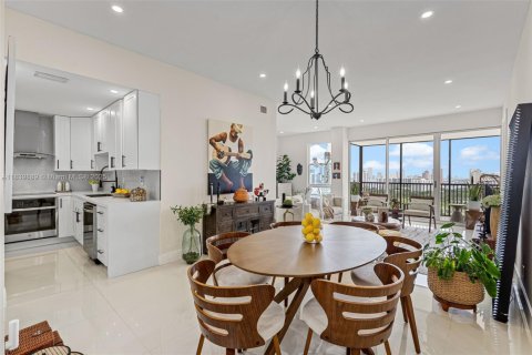 Condominio en venta en Aventura, Florida, 2 dormitorios, 107.49 m2 № 2168713 - foto 3