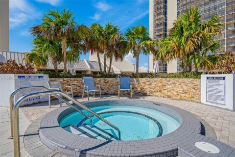 Condominio en venta en Aventura, Florida, 2 dormitorios, 107.49 m2 № 2168713 - foto 24