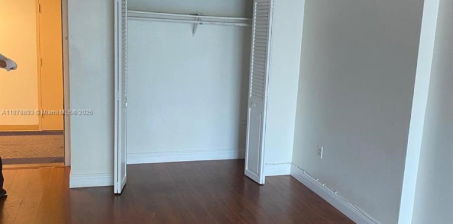 Condominio en Sunny Isles Beach, Florida, 1 dormitorio № 1927683