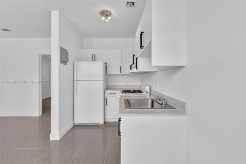 Propiedad comercial en venta en Miami Beach, Florida, 228.91 m2 № 1799500 - foto 7