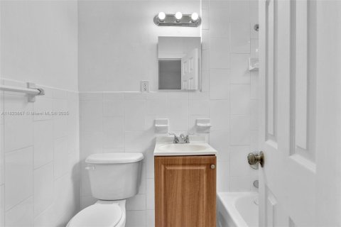 Propiedad comercial en venta en Miami Beach, Florida, 228.91 m2 № 1799500 - foto 29