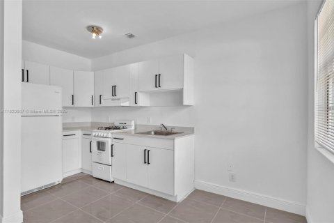 Propiedad comercial en venta en Miami Beach, Florida, 228.91 m2 № 1799500 - foto 6