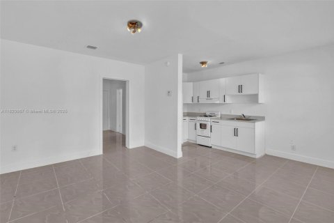 Propiedad comercial en venta en Miami Beach, Florida, 228.91 m2 № 1799500 - foto 4