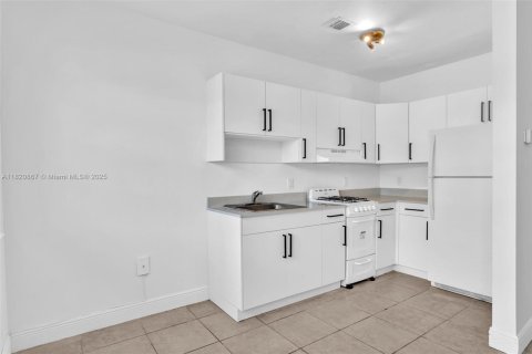 Propiedad comercial en venta en Miami Beach, Florida, 228.91 m2 № 1799500 - foto 20