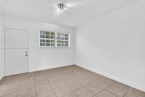 Propiedad comercial en venta en Miami Beach, Florida, 228.91 m2 № 1799500 - foto 26