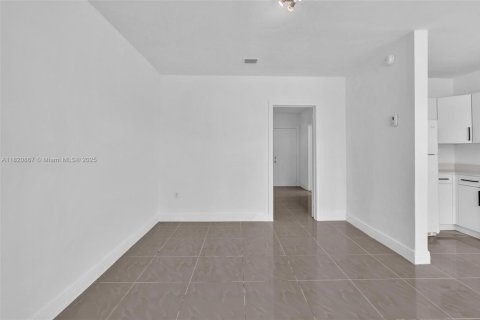 Propiedad comercial en venta en Miami Beach, Florida, 228.91 m2 № 1799500 - foto 5