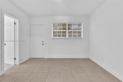 Propiedad comercial en venta en Miami Beach, Florida, 228.91 m2 № 1799500 - foto 27