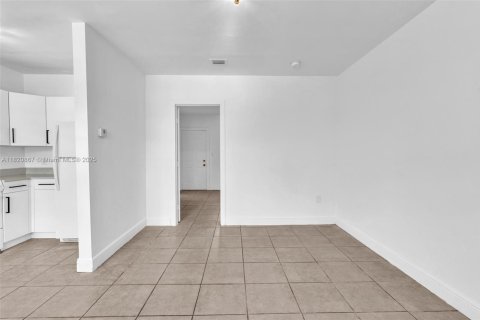 Propiedad comercial en venta en Miami Beach, Florida, 228.91 m2 № 1799500 - foto 19