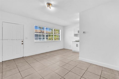 Propiedad comercial en venta en Miami Beach, Florida, 228.91 m2 № 1799500 - foto 25