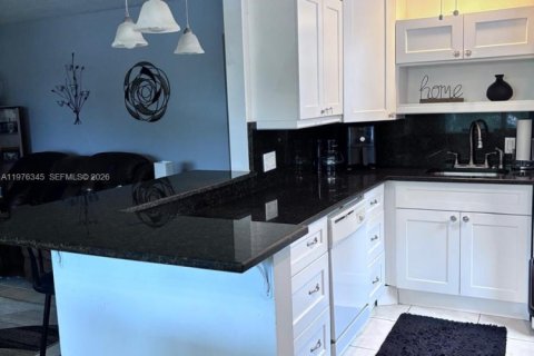 Купить кондоминиум в Уэст-Палм-Бич, Флорида 2 спальни, 74.14м2, № 2040903 - фото 5