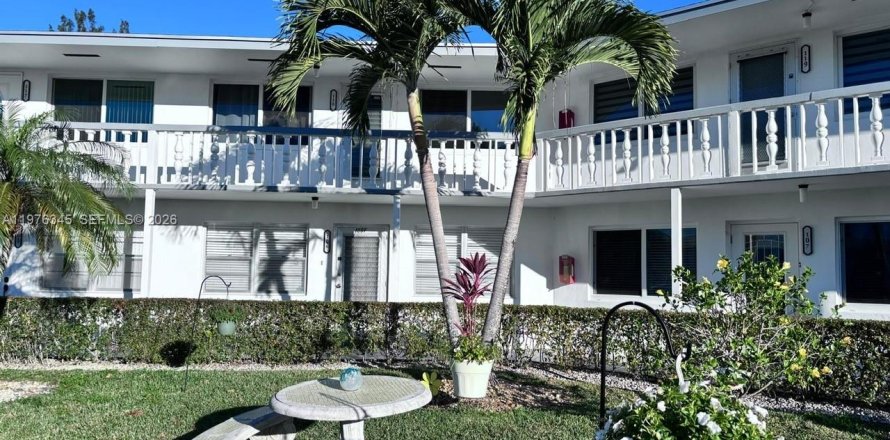 Кондоминиум с 2 спальнями в Уэст-Палм-Бич, Флорида № 2040903