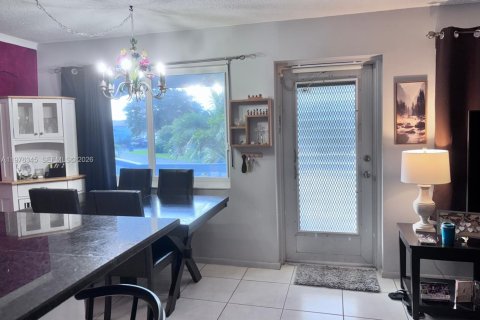 Купить кондоминиум в Уэст-Палм-Бич, Флорида 2 спальни, 74.14м2, № 2040903 - фото 4