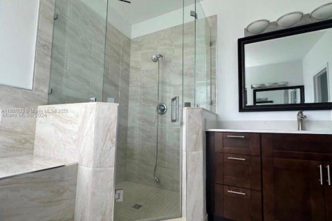 House in Miami, Florida 5 bedrooms, 257.25 sq.m. № 1963931 - photo 19
