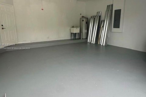 House in Miami, Florida 5 bedrooms, 257.25 sq.m. № 1963931 - photo 28