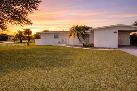 Дом в Лихай-Эйкерс, Флорида 3 спальни № 2033597