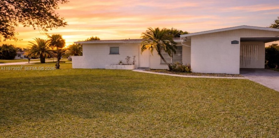 Дом в Лихай-Эйкерс, Флорида 3 спальни № 2033597