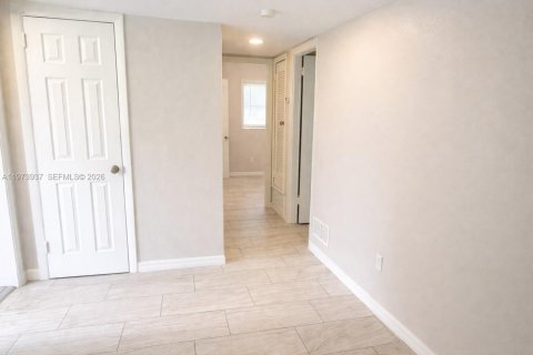 Купить виллу или дом в Лихай-Эйкерс, Флорида 3 спальни, № 2033597 - фото 4