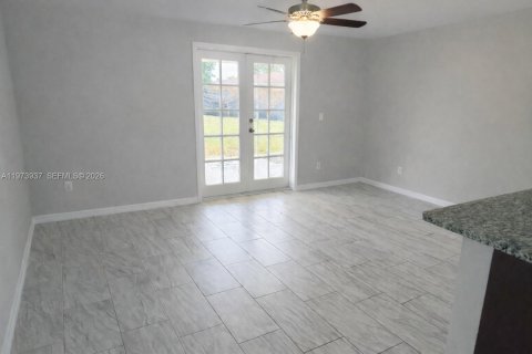 Купить виллу или дом в Лихай-Эйкерс, Флорида 3 спальни, № 2033597 - фото 7