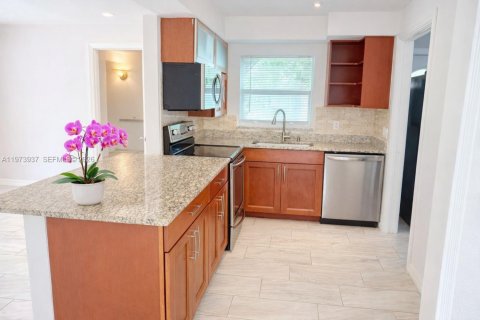 Купить виллу или дом в Лихай-Эйкерс, Флорида 3 спальни, № 2033597 - фото 5