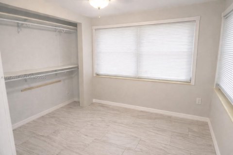 Купить виллу или дом в Лихай-Эйкерс, Флорида 3 спальни, № 2033597 - фото 10