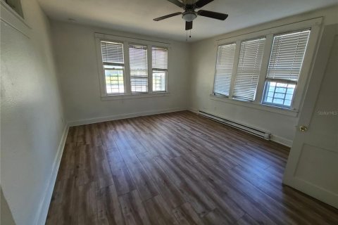 Villa ou maison à louer à Saint Petersburg, Floride: 2 chambres, 81.1 m2 № 2418930 - photo 9