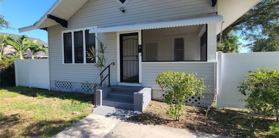 Villa ou maison à Saint Petersburg, Floride 2 chambres, 81.1 m2 № 2418930