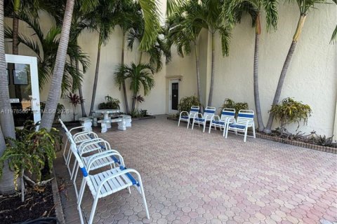 Condo in Fort Lauderdale, Florida, 2 bedrooms  № 2044402 - photo 5