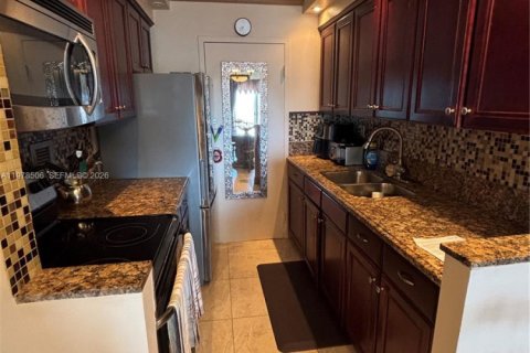 Condo in Fort Lauderdale, Florida, 2 bedrooms  № 2044402 - photo 8