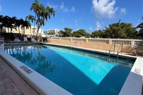 Condo in Fort Lauderdale, Florida, 2 bedrooms  № 2044402 - photo 4