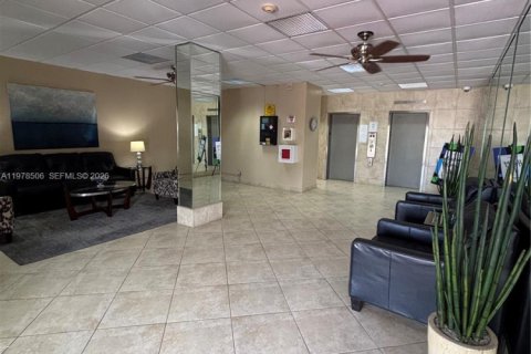 Condo in Fort Lauderdale, Florida, 2 bedrooms  № 2044402 - photo 2