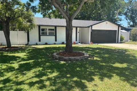 House in Saint Petersburg, Florida 4 bedrooms, 172.05 sq.m. № 1910230 - photo 3
