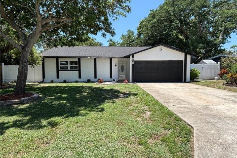 Casa en venta en Saint Petersburg, Florida, 4 dormitorios, 172.05 m2 № 1910230 - foto 1