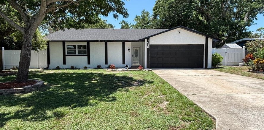 House in Saint Petersburg, Florida 4 bedrooms, 172.05 sq.m. № 1910230