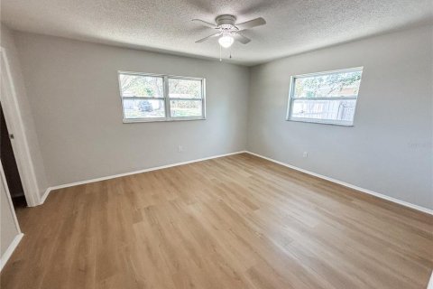 House in Saint Petersburg, Florida 4 bedrooms, 172.05 sq.m. № 1910230 - photo 21