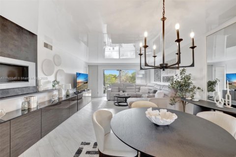 Condo in Sunrise, Florida, 2 bedrooms  № 1860005 - photo 1
