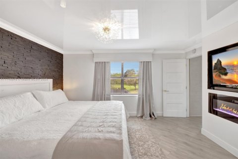 Condo in Sunrise, Florida, 2 bedrooms  № 1860005 - photo 18