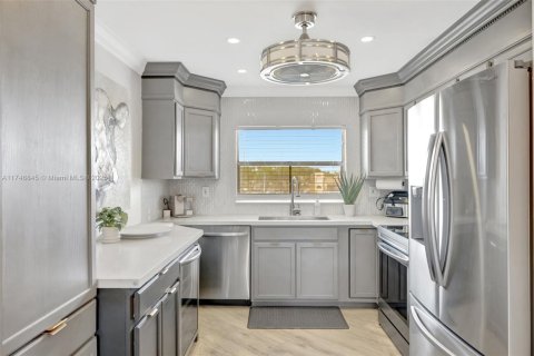 Condo in Sunrise, Florida, 2 bedrooms  № 1860005 - photo 12