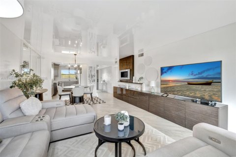 Condo in Sunrise, Florida, 2 bedrooms  № 1860005 - photo 9