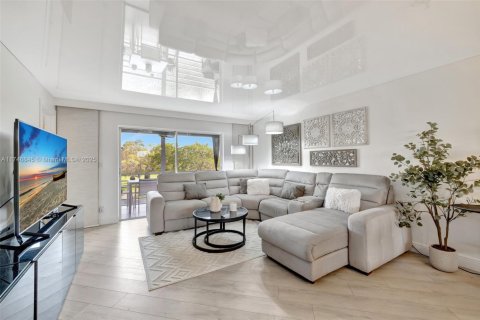Condo in Sunrise, Florida, 2 bedrooms  № 1860005 - photo 4