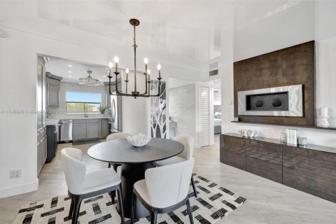 Condo in Sunrise, Florida, 2 bedrooms  № 1860005 - photo 11