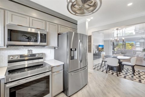 Condo in Sunrise, Florida, 2 bedrooms  № 1860005 - photo 15