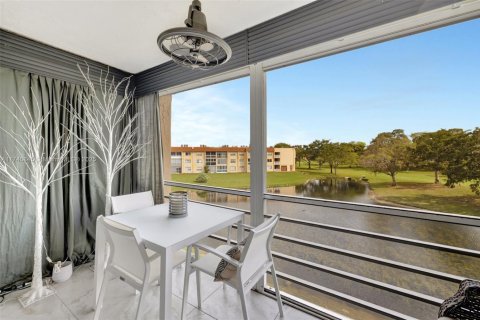 Condo in Sunrise, Florida, 2 bedrooms  № 1860005 - photo 7